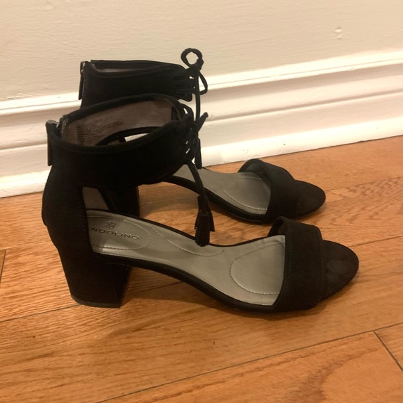 Bandolino Black Sandals - Picture 4 of 6